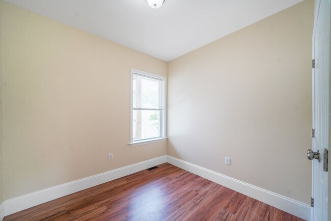Building Photo - 661 Downingtown Pike