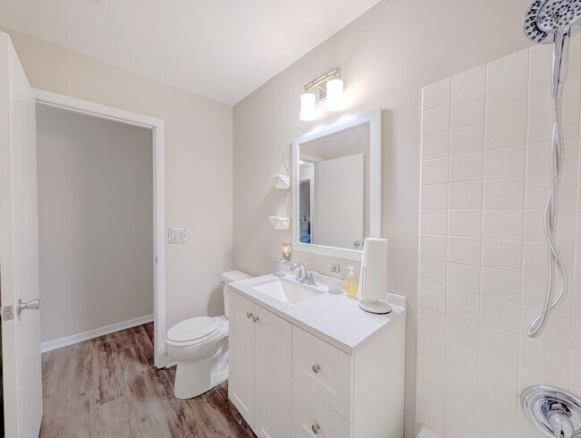 Building Photo - 8616 Hickory Ave