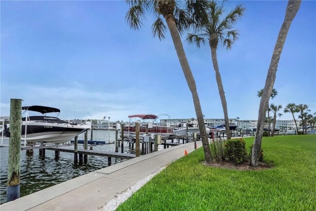 Building Photo - Available on May 27 - Stunning Furnished Waterfront Condo – 2 Beds / 2 Baths with Gulf-to-Bay Views!
