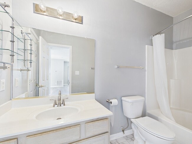 Building Photo - 801 Brassie Ln