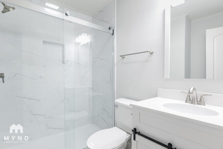 Building Photo - 400 Cherry St