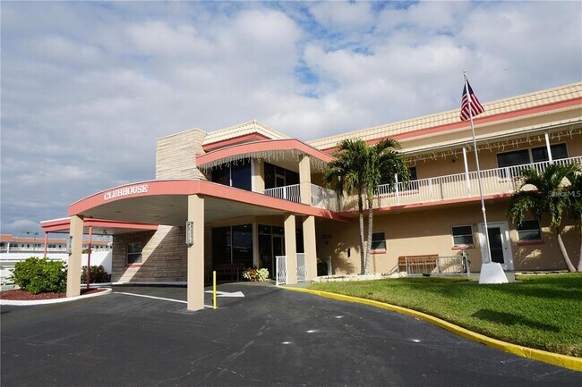 Building Photo - 5900 Shore Blvd S