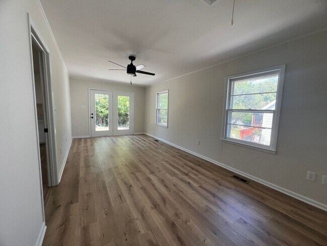 Building Photo - 1813 Battleground Dr