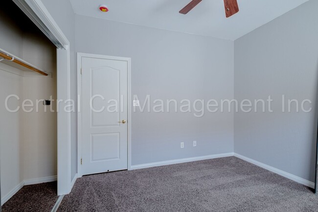 Building Photo - 3 Bedroom/2 Bath Home in Desired Southwest...