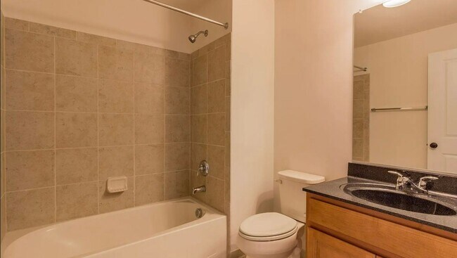 Building Photo - Stunning 3 Level, 3 Bed 3.5 Bath Townhome ...