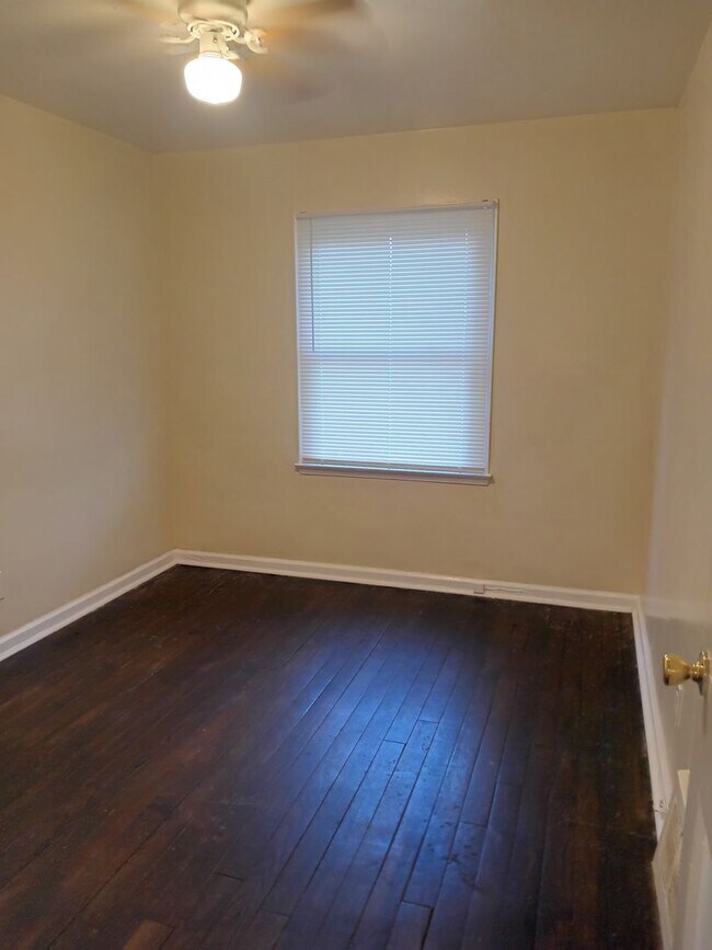 Building Photo - 2 Bedroom Section 8 Home for Lease