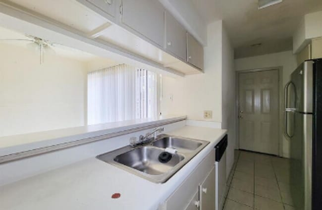 Building Photo - 2 Bed 2.5 Bath