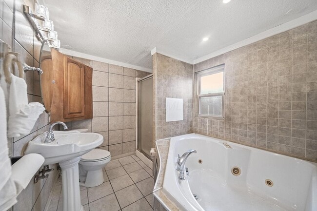 Building Photo - 2709 Kilbourne Ave