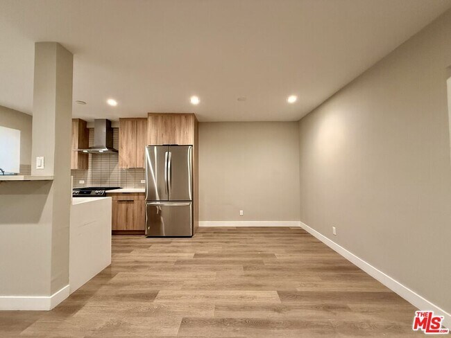 Building Photo - 1307 Tamarind Ave