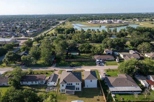 Building Photo - 6006 Jerrycrest Dr