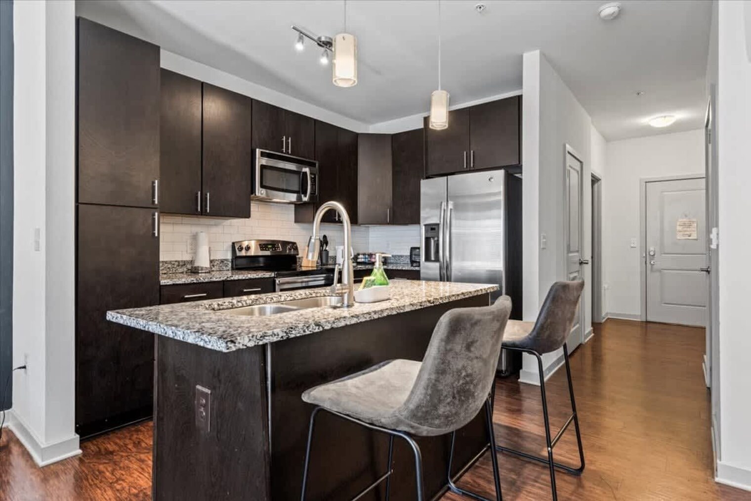 Building Photo - 205 S Kings Dr