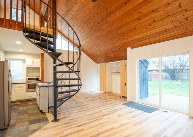 Building Photo - 2224 Towhee Ln