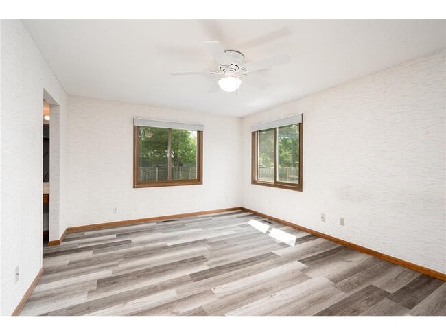 Building Photo - 3620 Saratoga Ln N