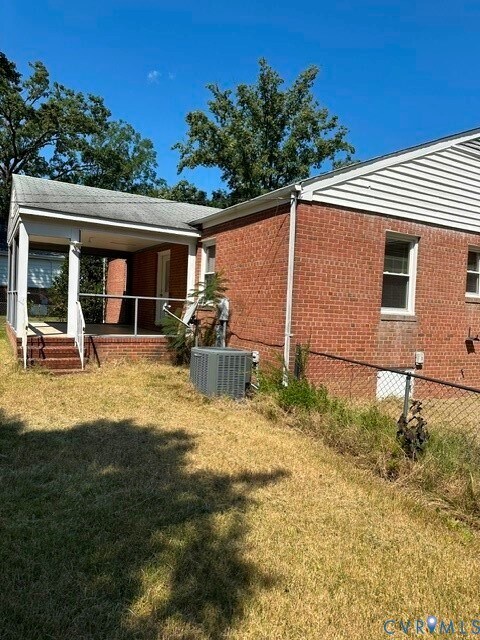 Building Photo - 3311 Lanceor Dr
