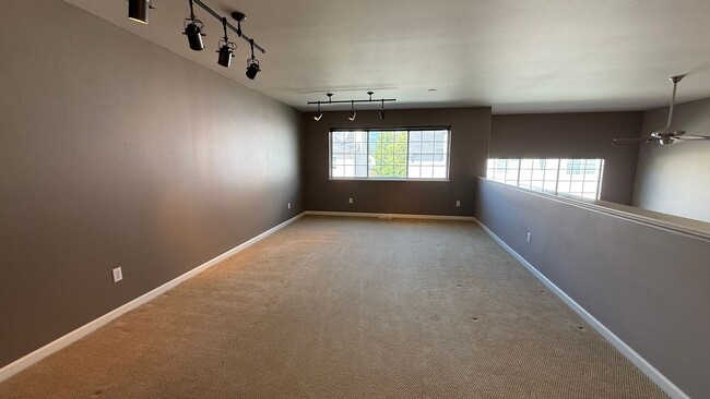 Building Photo - West Side 3 Bed/2.5 Bath Townhouse Condo. Available NOW!