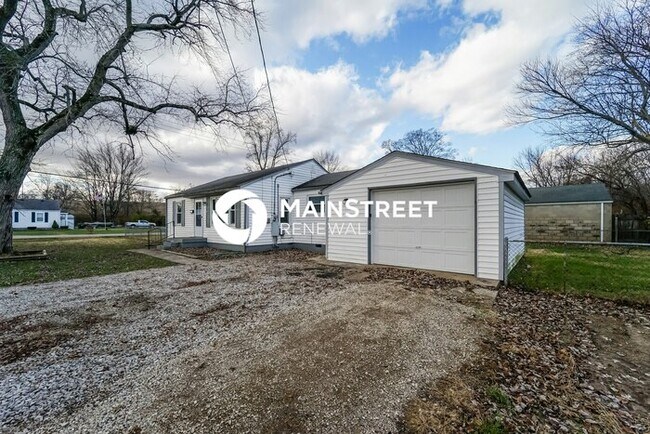 Building Photo - 3 Bedroom Pet-Friendly Home in Louisville, KY with Main Street Renewal