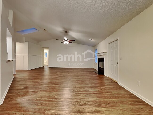 Building Photo - 279 Willow Green Dr