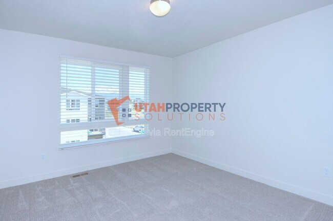 Building Photo - 967 W 540 S