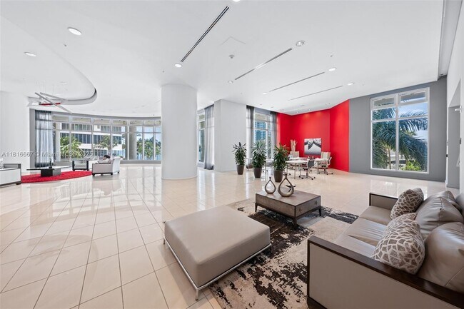 Building Photo - 300 S Biscayne Blvd
