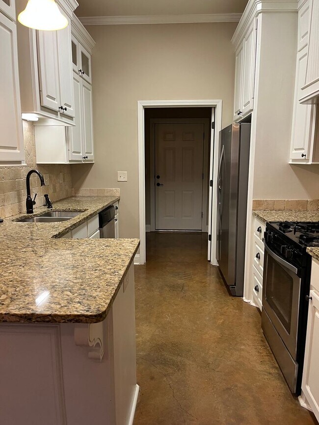 Building Photo - 221 Greenfield Ridge Dr