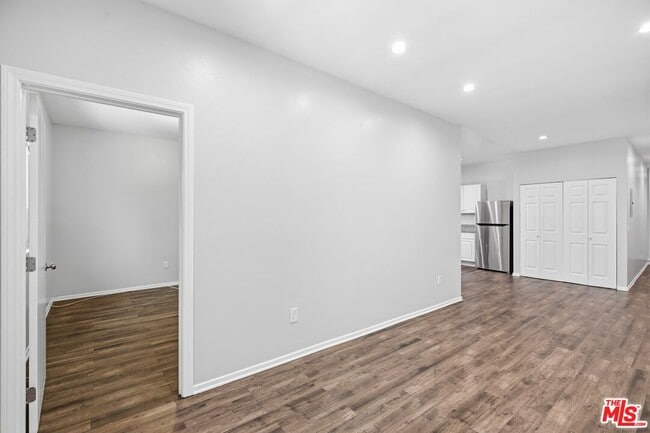 Building Photo - 171 E 35th St