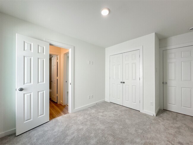 Building Photo - 824 Waxahachie St