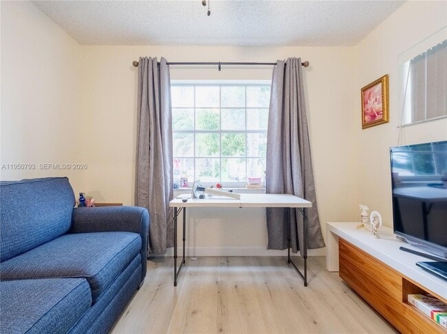 Building Photo - 206 SW 159th Way