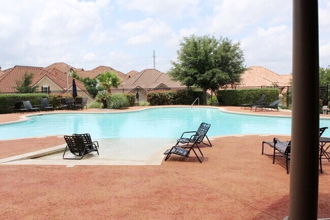 Building Photo - 9308 Villa Norte Dr