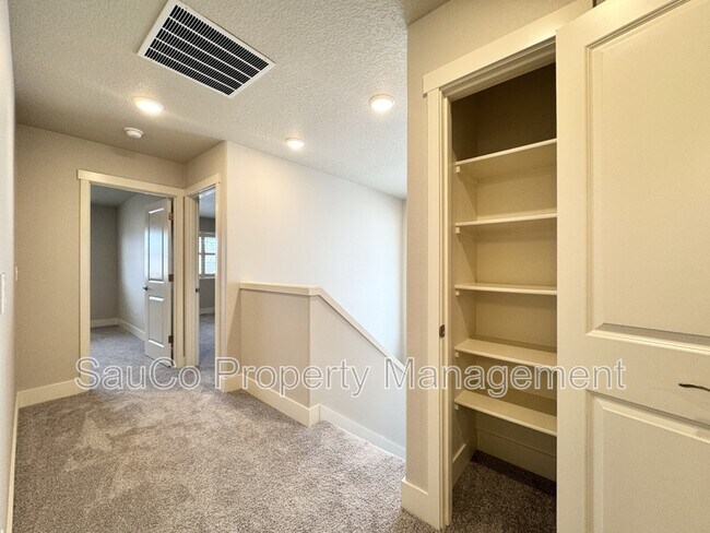 Building Photo - 14419 SW 168th Ave