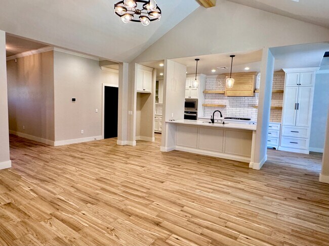 Building Photo - 1308 Lemon Ranch Rd