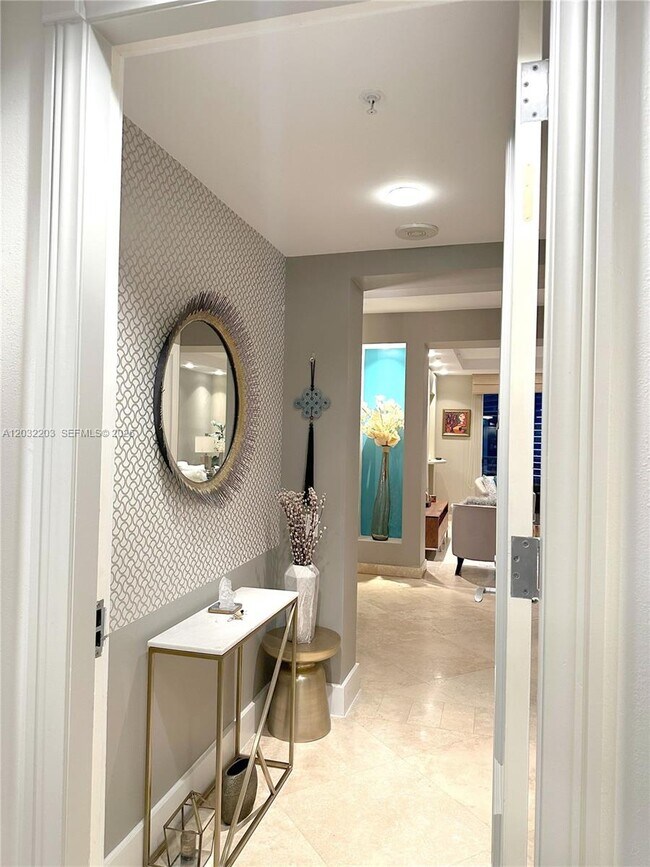 Building Photo - 888 Brickell Key Dr