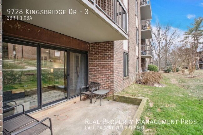 Building Photo - Stunning, Sun-Lit, Walkout LVL Patio Condo!