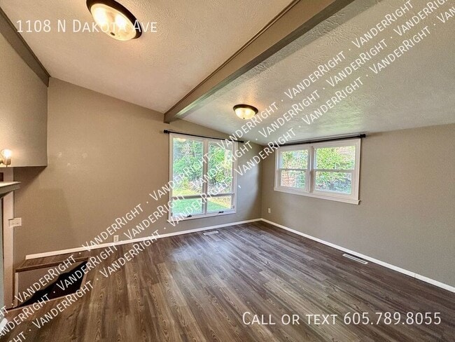 Building Photo - 1108 N Dakota Ave