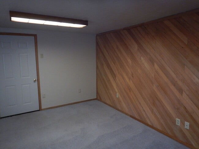 Building Photo - 3 Bedroom, 1 Bathroom in Heights Subdivisi...