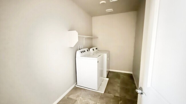 Building Photo - 1180 Pitaya Ct
