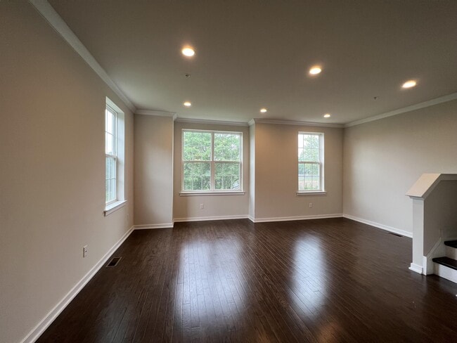 Building Photo - 25 Jessop Ln