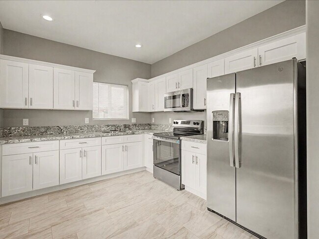Building Photo - 358 W Elvira Rd