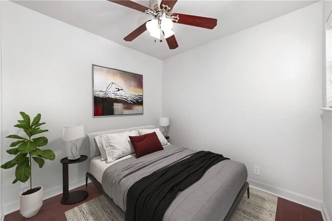 Building Photo - AVAILABLE NOW: 1 BR / 1 BA - Heart of Soco - SS Appliances - Minutes from DT