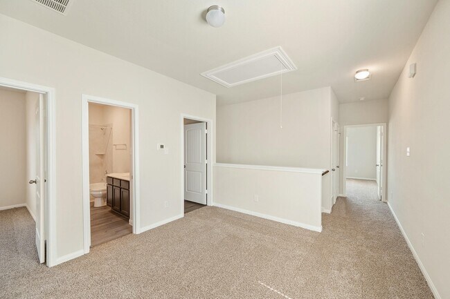 Building Photo - 3915 Deledda Dr