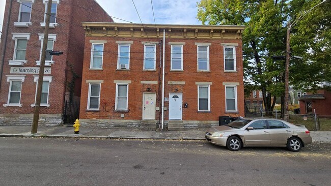 Primary Photo - 2131 Staebler St