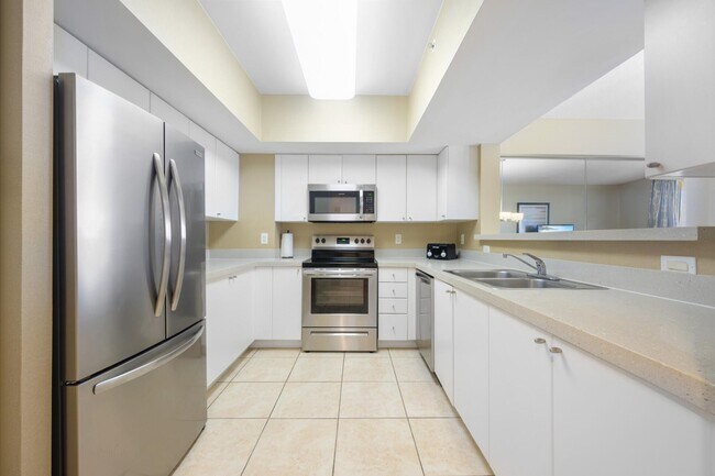 Building Photo - 17375 Collins Ave