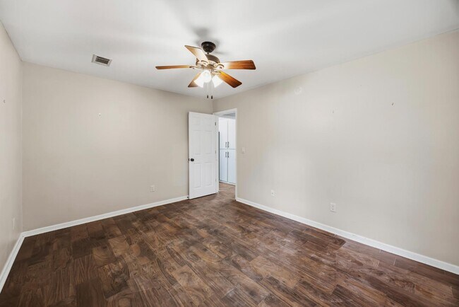 Building Photo - 8219 N Ridgebrook Dr