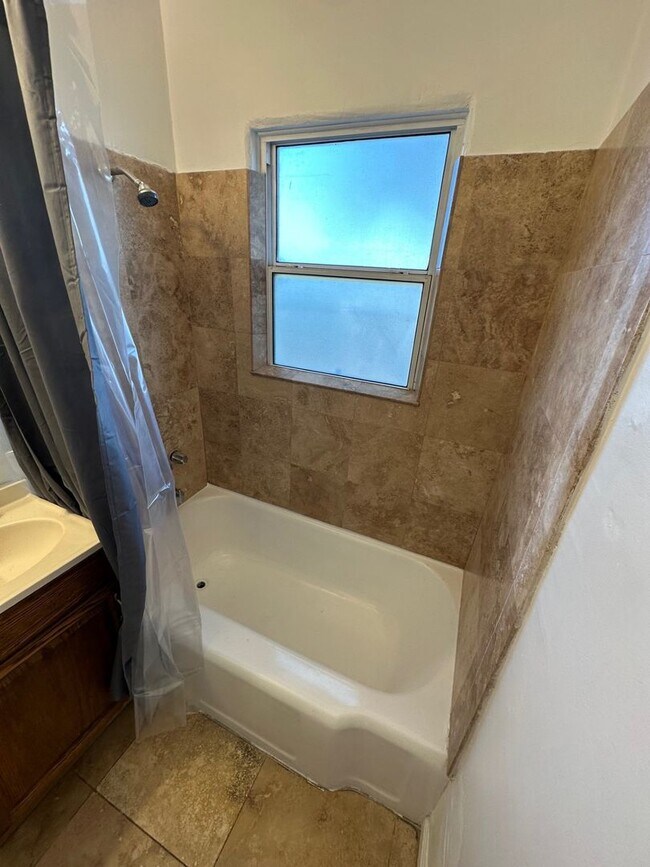 Building Photo - 6719-21 Wunderlin Ave