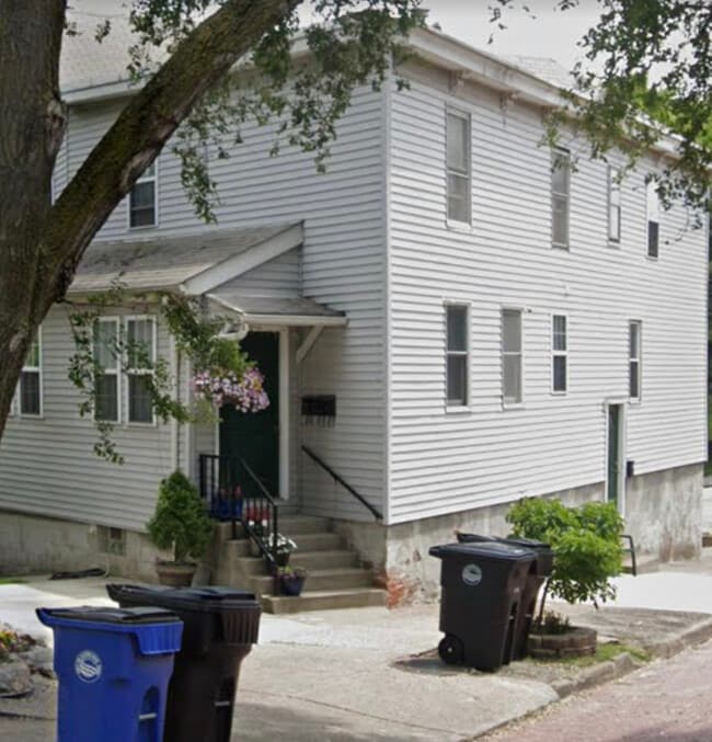 Secure Lobby - 434 Literary Rd