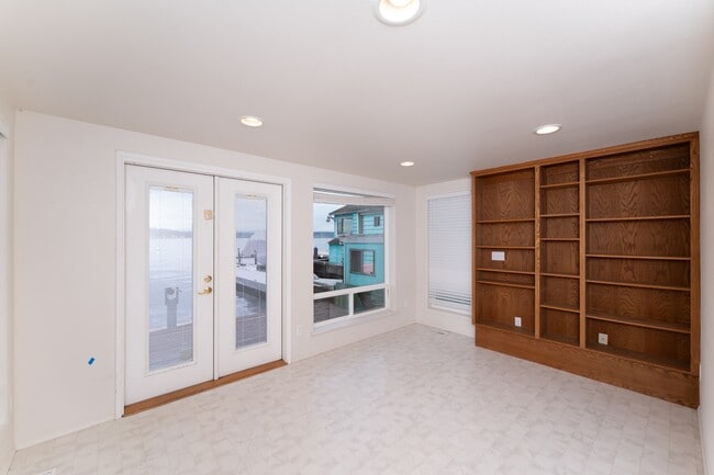 Building Photo - 10358 Riviera Pl NE