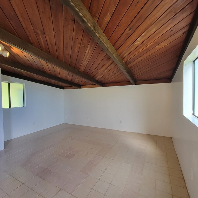 Building Photo - 15-1662-1662 Paradise Dr
