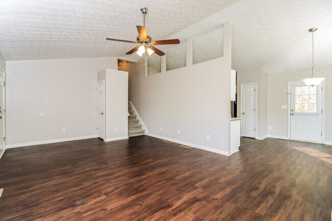 Building Photo - 36 Dewey Dr