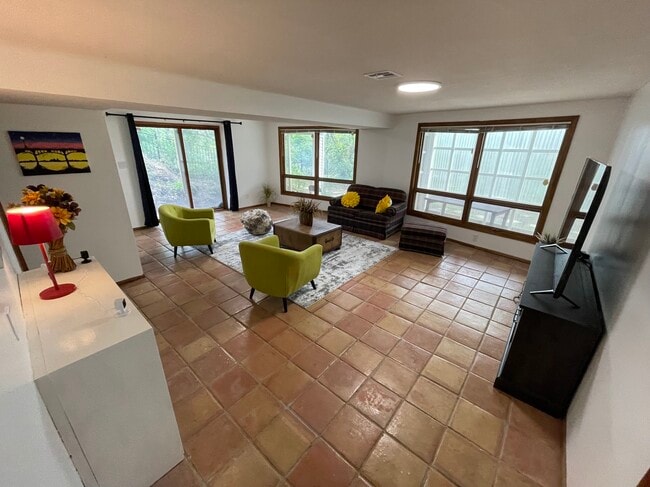 Building Photo - 104 S Tumbleweed Trail