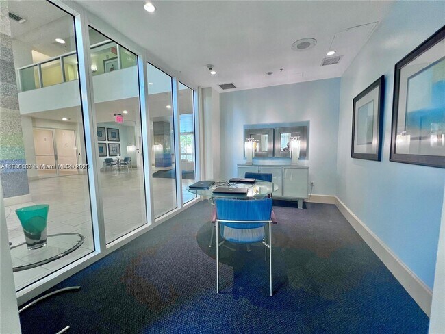 Building Photo - 2000 N Bayshore Dr