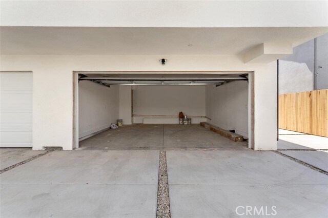 Building Photo - 709 W 80th St